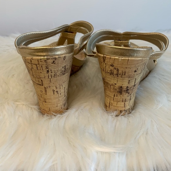 Mootsies Tootsies Gold Sandals Criss-Cross Slide - Picture 5 of 9